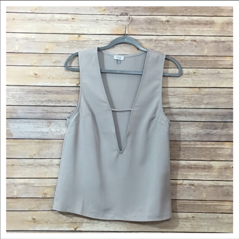 Tobi Debutante Deep V Tank Top in Grey - Picture 4 of 8